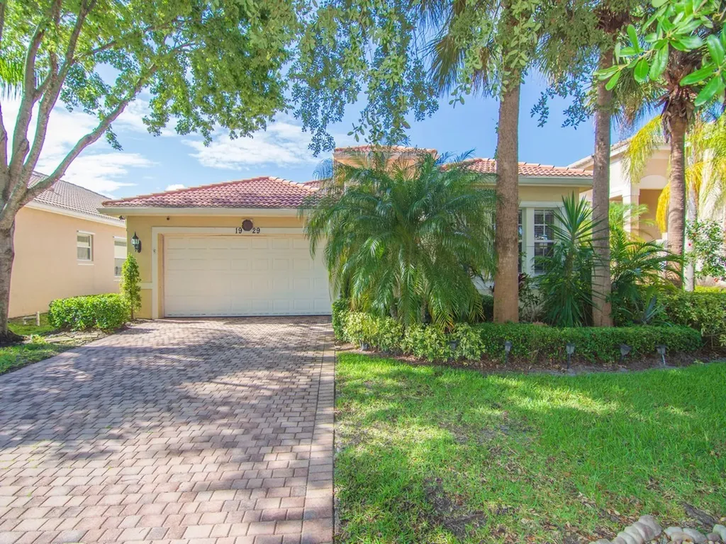 1929 Grey Falcon Circle SW Vero Beach FL 32962