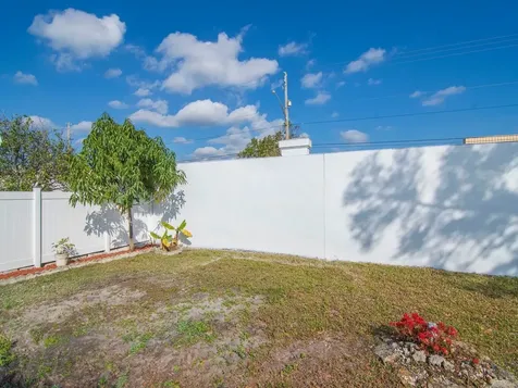 476 19th Place Vero Beach FL 32960