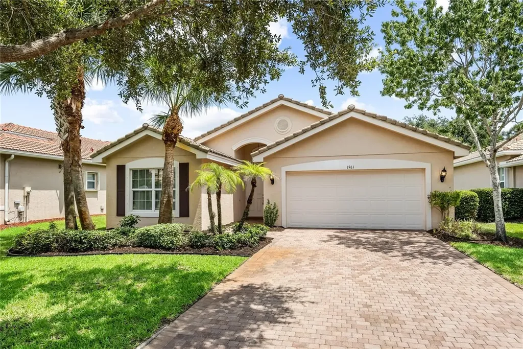 1961 Grey Falcon Circle SW Vero Beach FL 32962