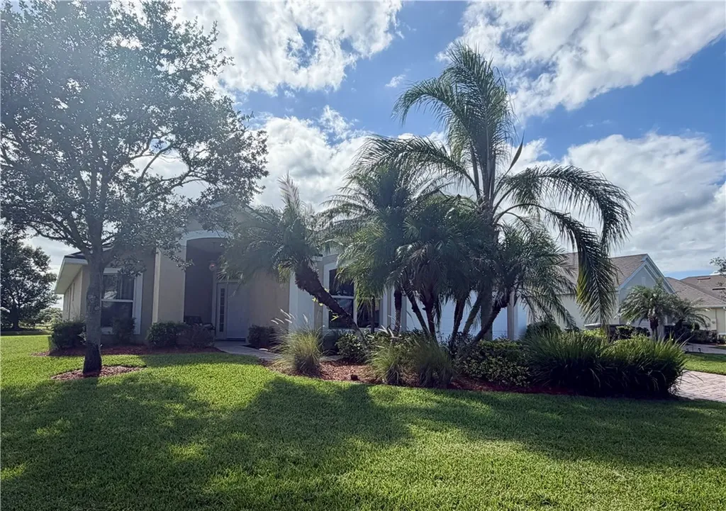 635 Valencia Circle SW Vero Beach FL 32968