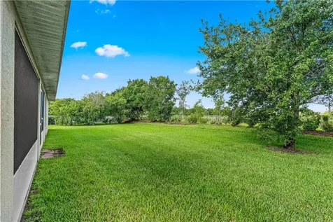 635 Valencia Circle SW Vero Beach FL 32968