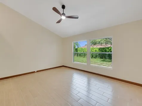 106 10th Court Vero Beach FL 32962