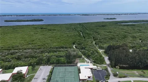 105 Spring Lake Court Vero Beach FL 32962
