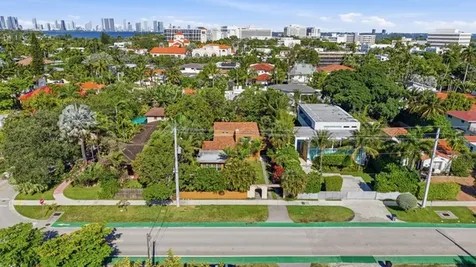 3716 Prairie Avenue Miami Beach FL 33140
