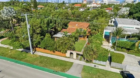3716 Prairie Avenue Miami Beach FL 33140