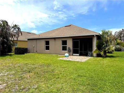 1269 Lexington Manor SW Vero Beach FL 32962