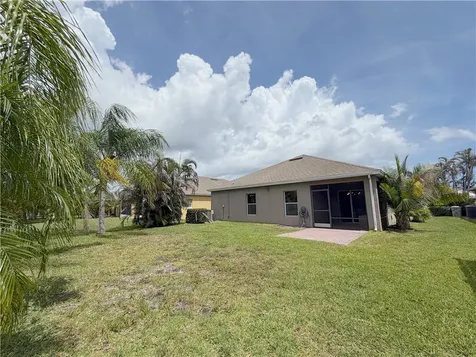 1269 Lexington Manor SW Vero Beach FL 32962