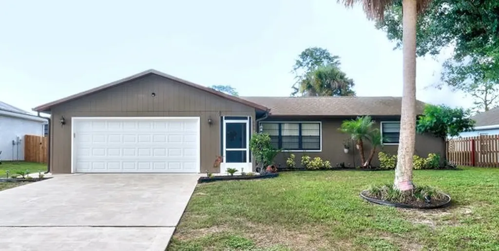 585 Ray Street Sebastian FL 32958