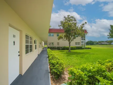 24 Pine Arbor Lane Vero Beach FL 32962