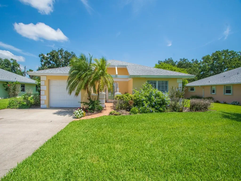 370 N Grove Isle Circle Vero Beach FL 32962