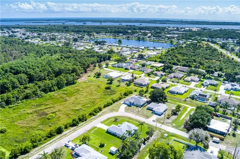 102 N Miller Drive N Sebastian FL 32958