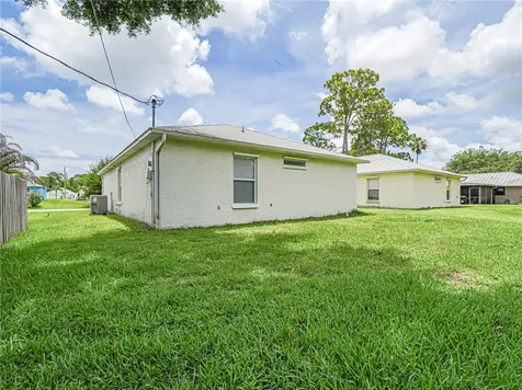 1575 17th Court SW Vero Beach FL 32962