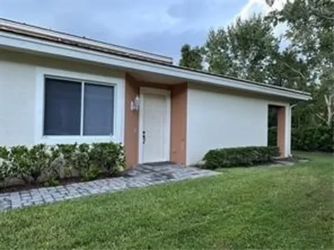 2543 Stockbridge Square SW Vero Beach FL 32962