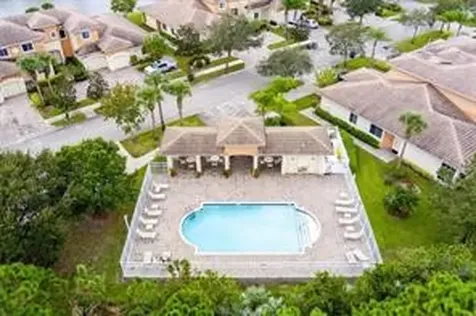 2543 Stockbridge Square SW Vero Beach FL 32962