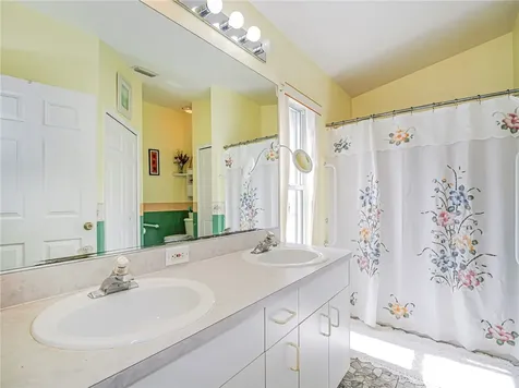 1360 10th Manor Vero Beach FL 32960