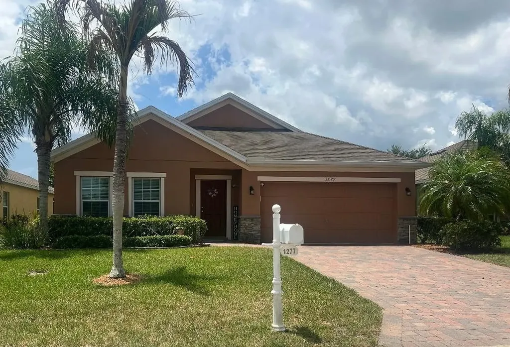 1277 Lexington Manor SW Vero Beach FL 32962