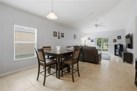 1277 Lexington Manor SW Vero Beach FL 32962