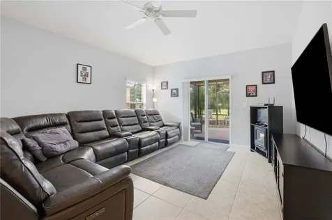 1277 Lexington Manor SW Vero Beach FL 32962