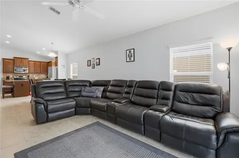 1277 Lexington Manor SW Vero Beach FL 32962