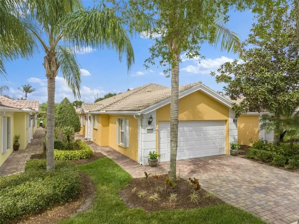 4944 Corsica Square Vero Beach FL 32967