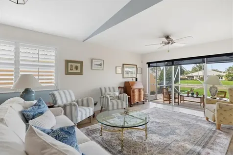 4944 Corsica Square Vero Beach FL 32967