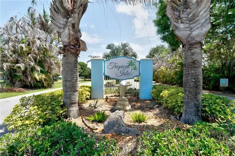 6385 Tropical Way Vero Beach FL 32967