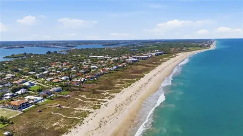 1048 Admirals Walk Vero Beach FL 32963