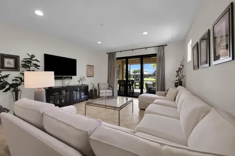 5040 Pendelton Square Vero Beach FL 32967