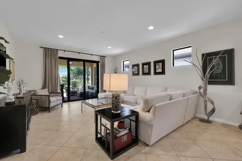 5040 Pendelton Square Vero Beach FL 32967
