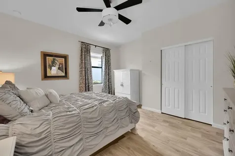 5040 Pendelton Square Vero Beach FL 32967