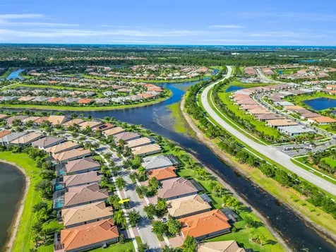 5040 Pendelton Square Vero Beach FL 32967
