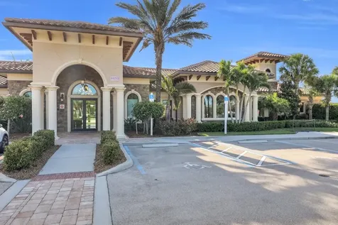 5040 Pendelton Square Vero Beach FL 32967