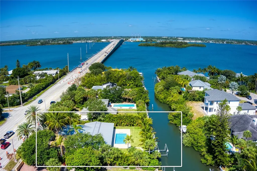 537 E Causeway Boulevard Vero Beach FL 32963