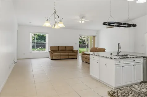4927 5th Manor Vero Beach FL 32968