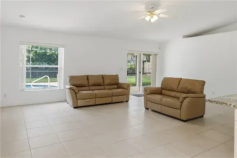 4927 5th Manor Vero Beach FL 32968
