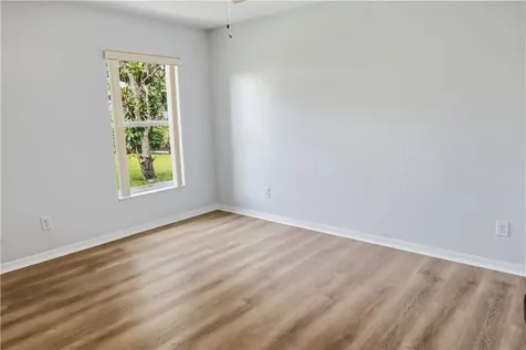 4927 5th Manor Vero Beach FL 32968