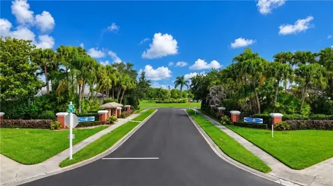 4927 5th Manor Vero Beach FL 32968