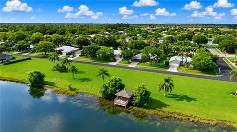 4927 5th Manor Vero Beach FL 32968