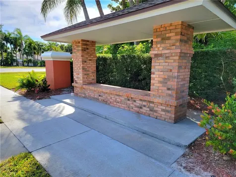 4927 5th Manor Vero Beach FL 32968