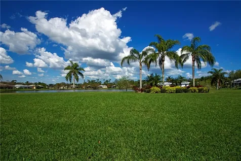4927 5th Manor Vero Beach FL 32968