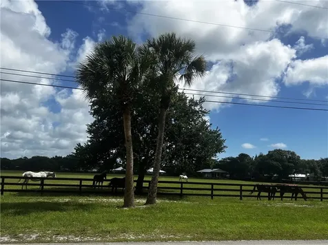 4927 5th Manor Vero Beach FL 32968