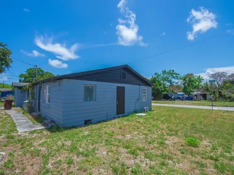 2556 44th Street Vero Beach FL 32967