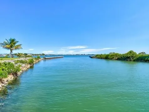 4 Harbour Isle Drive E Fort Pierce FL 34949