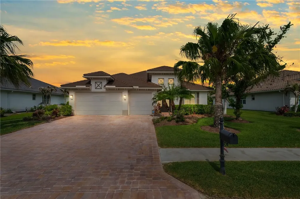 1095 Camelot Way Vero Beach FL 32966