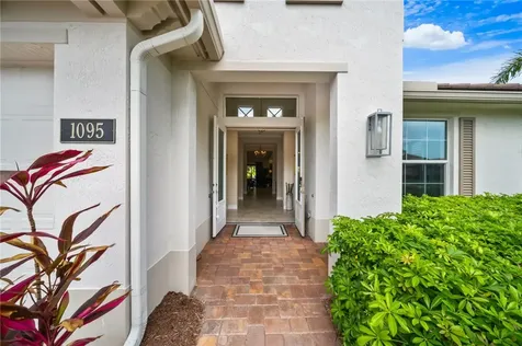 1095 Camelot Way Vero Beach FL 32966