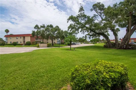 61 Woodland Drive Vero Beach FL 32692
