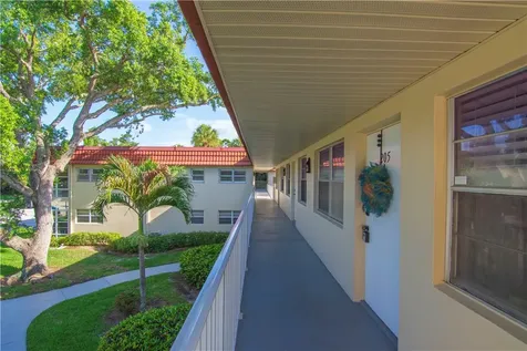 17 Vista Palm Lane Vero Beach FL 32962