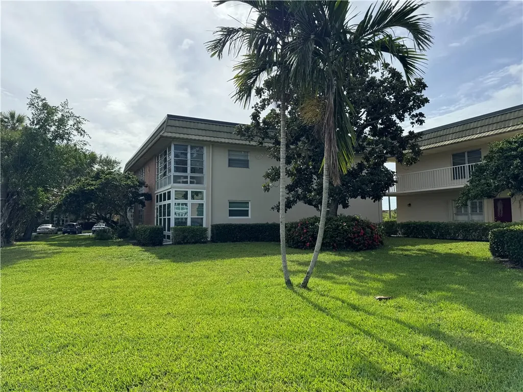 4 Vista Gardens Trail Vero Beach FL 32962