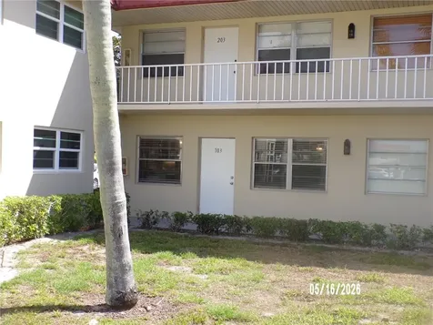 104 Royal Oak Drive Vero Beach FL 32962