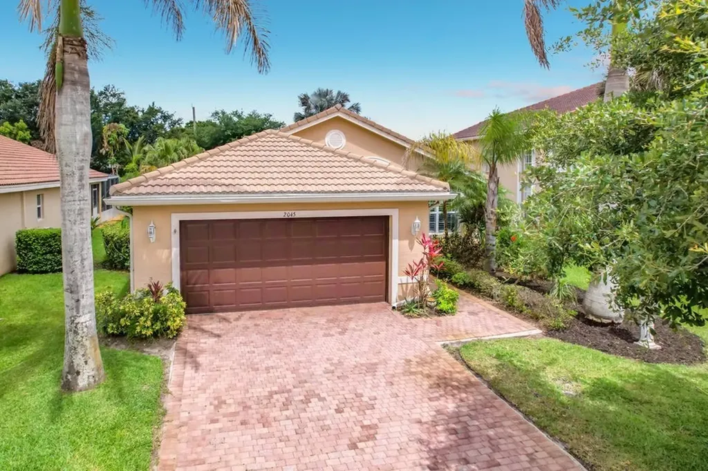 2045 Grey Falcon Circle SW Vero Beach FL 32962
